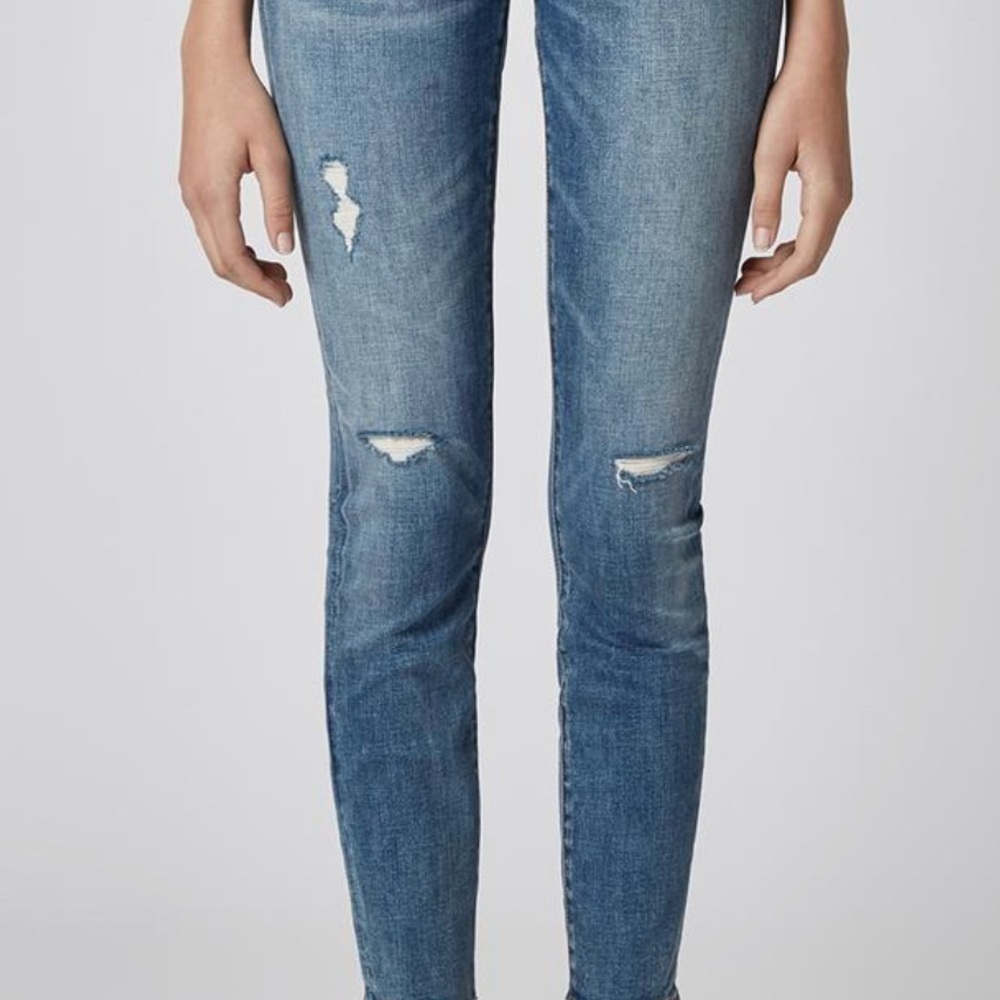 BlankNYC
The Bond Mid Rise Skinny Jeans - Picture 2 of 9